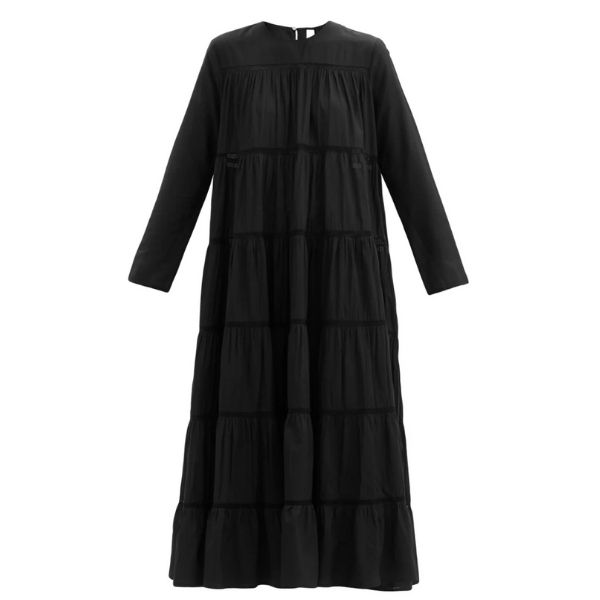 Effortless Voluminous Tiered Black Dress Outfit